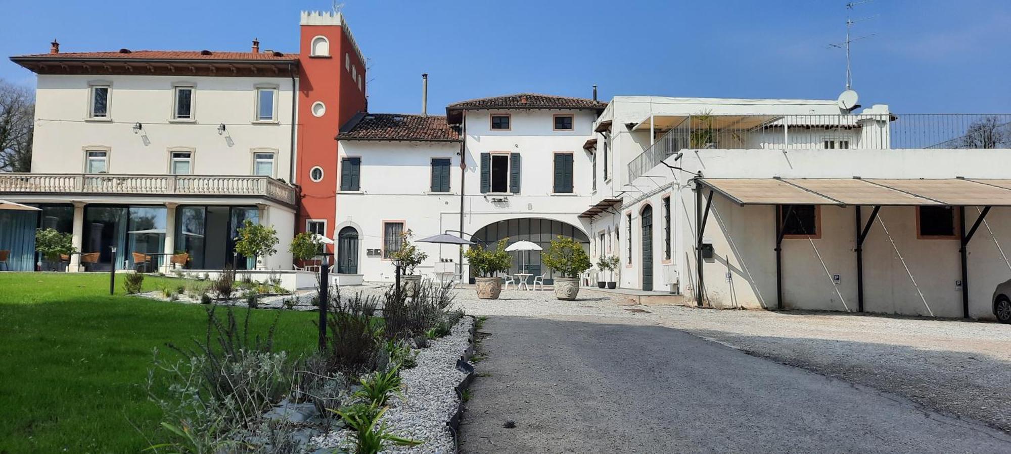 Country Esmera Desenzano del Garda Exterior photo