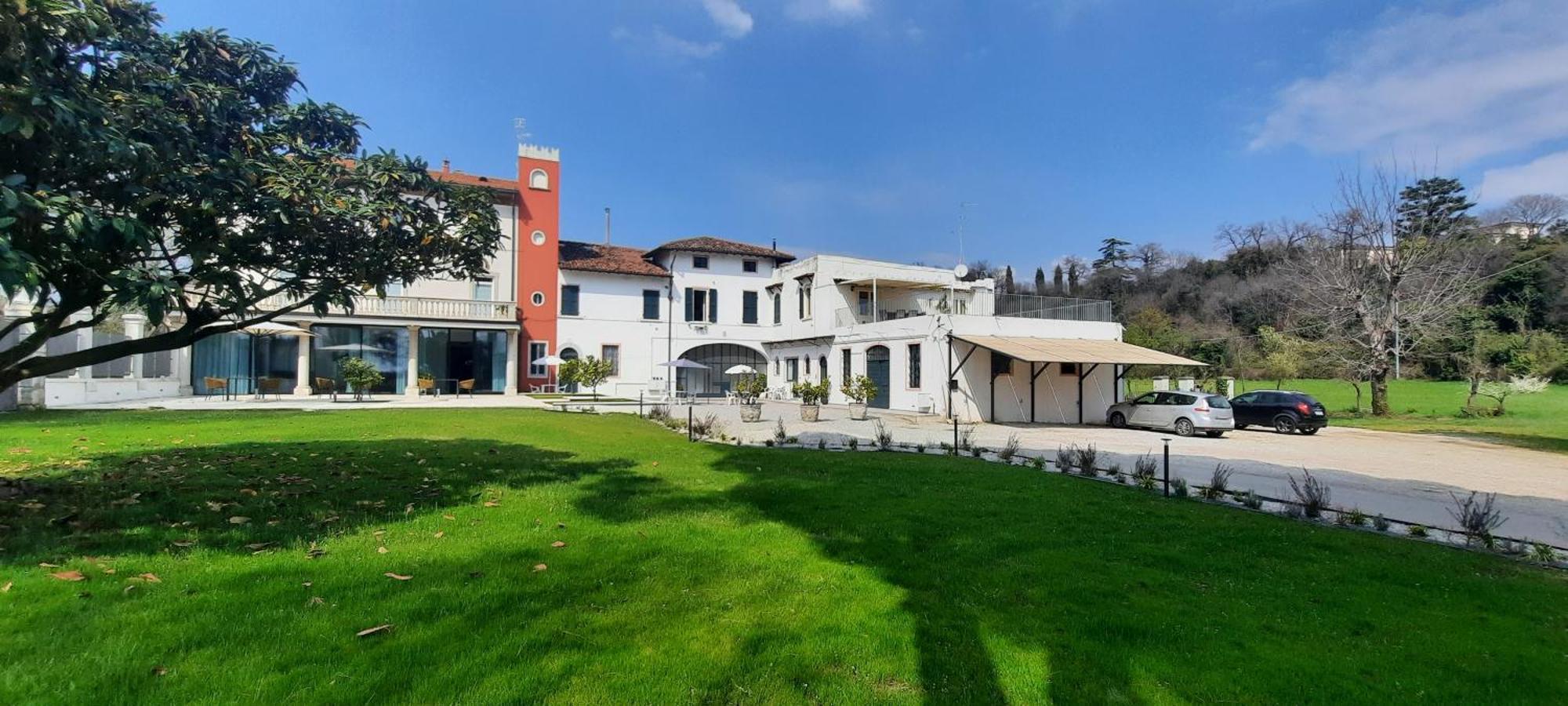 Country Esmera Desenzano del Garda Exterior photo